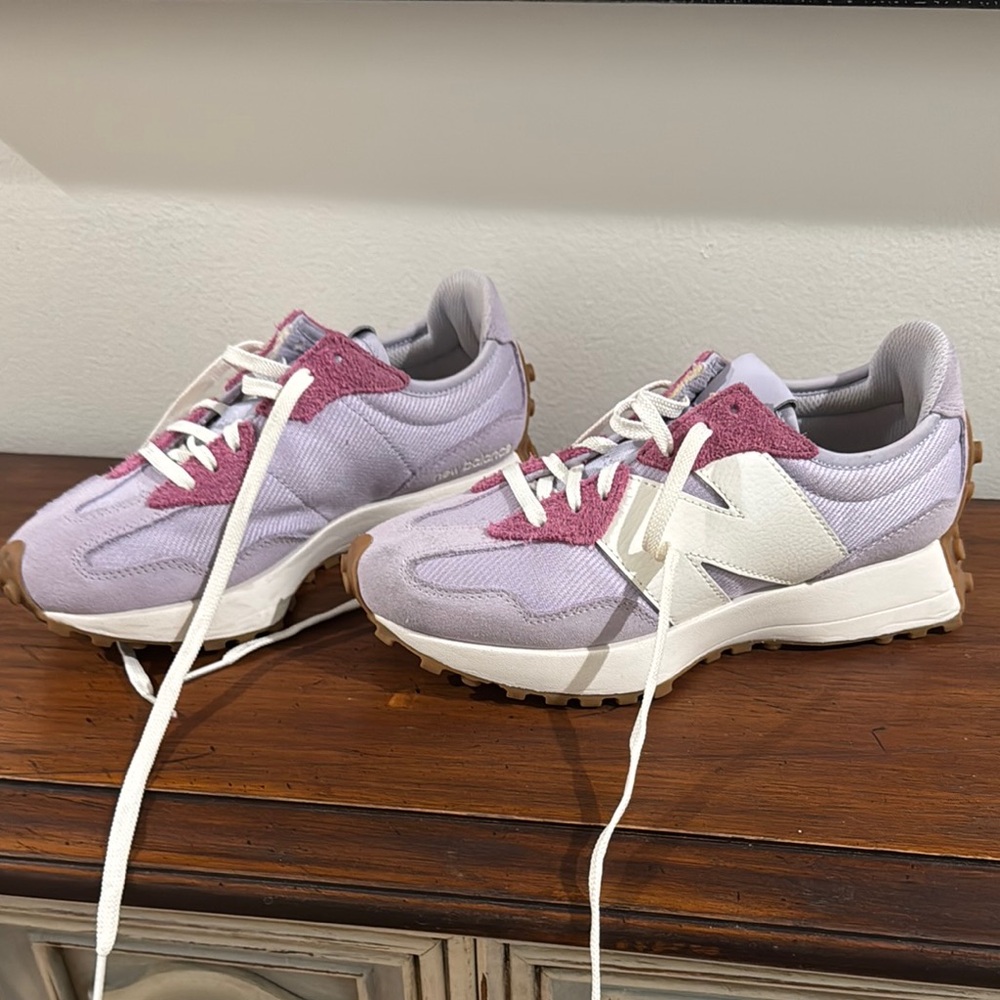 New Balance Purple 327 left is 7.5 right is 7